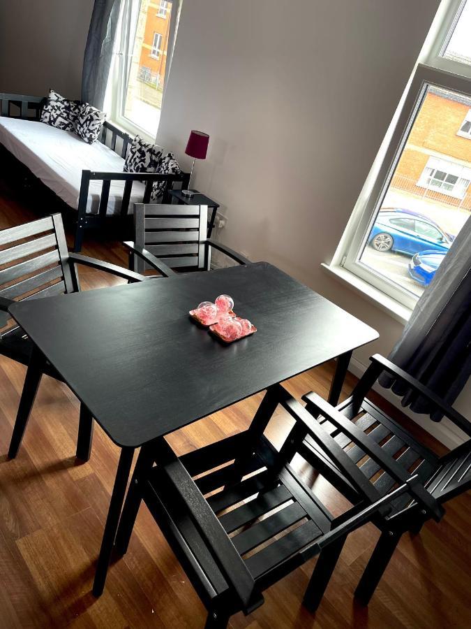 Entire Pinkapt - Free Parking - Up To 4 Guests - 3 Beds - Close To City Centre Belfast Kültér fotó